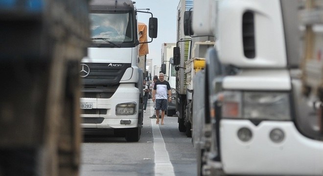 Desde terça (22), Polícia Rodoviária Federal monitora a greve dos caminhoneiros