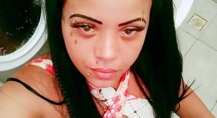 Gabriele Ferreira, de 41 anos, foi atingida por uma bala perdida