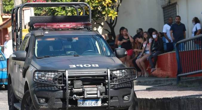Polícia levou baleados para Hospital Getúlio Vargas, na Penha
