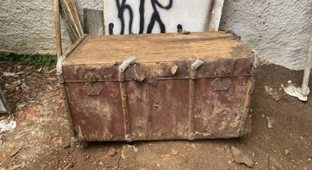 Corpo foi encontrado dentro de baú