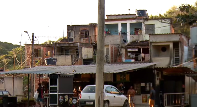 Policial e esposa são baleados por grupo de homens armados em bar
