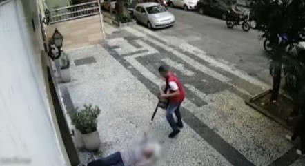 Idosa de 90 anos foi arrastada e bateu a cabeça no chão