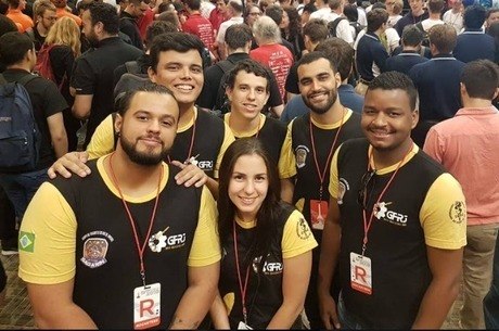 Seis alunos viajaram para acompanhar o lançamento do foguete