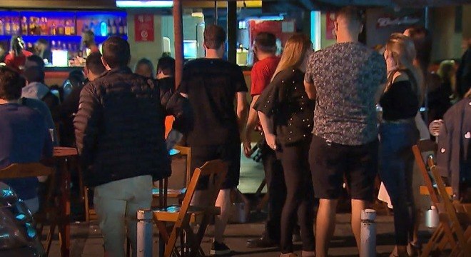 Rio de Janeiro teve aglomeração e pessoas sem máscaras em bares no 1º dia de reabertura