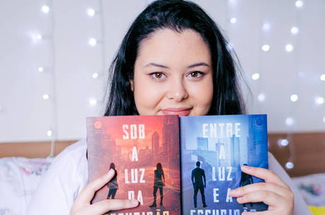 Ana Beatriz lança segundo volume de triologia