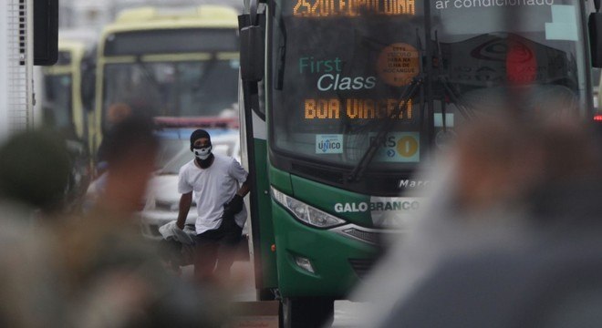 Homem que sequestrou Ã´nibus no Rio de Janeiro Ã© morto por policiais