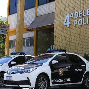 Mulher foi presa pela 4ª DP
