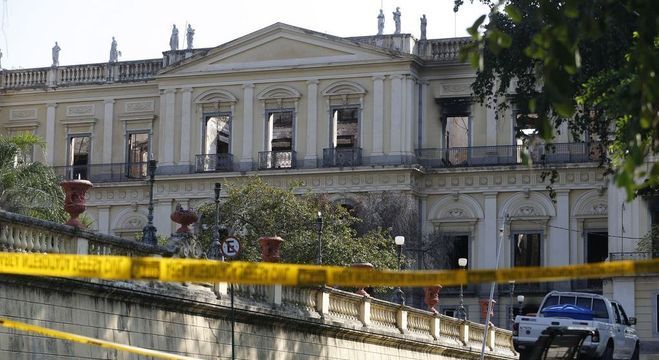 Incêndio do Museu Nacional destruiu o acervo permanente e o prédio histórico