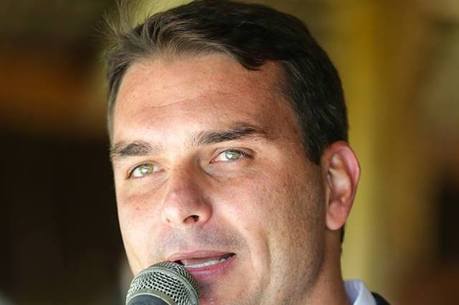 Flávio Bolsonaro é senador pelo PSL-RJ