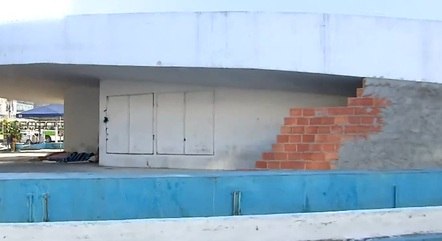 Espaço é usado como abrigo para moradores de rua
