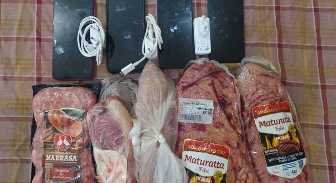 Picanha, linguiça e celulares foram encontrados em cela
