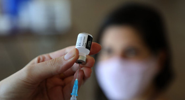 Brasil já vacinou 44% da população com as duas doses ou uma vacina de dose única