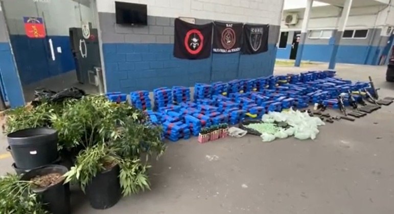Mais de 1 tonelada de maconha foi apreendida na Maré durante operação policial
