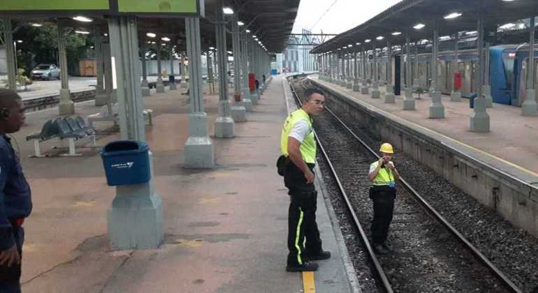 Acidente ocorreu na estação Central do Brasil; circulação não foi interrompida
