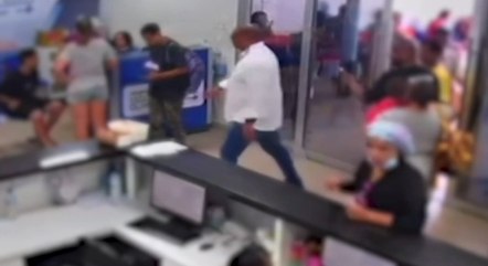 Agente à paisana é o homem que veste camisa branca nas imagens do circuito interno do hospital