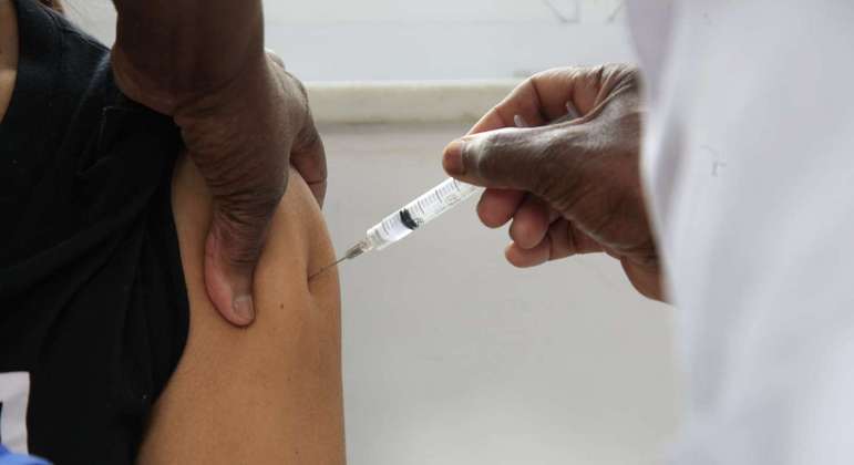 Vacinação avançou nos últimos quatro meses e reduziu número de mortes pela doença