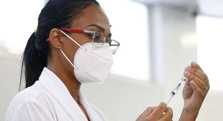 Algumas cidades já anteciparam prazo da segunda dose das vacinas