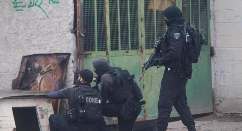 Polícia faz operação contra tráfico no Complexo do Jóquei, em São Gonçalo