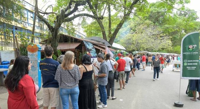 Eleitores enfrentaram filas durante todo dia no Rio