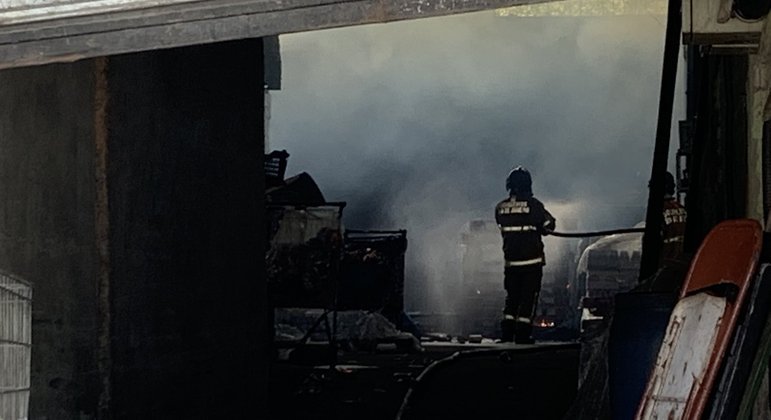 Incêndio na Ceasa foi um dos incidentes que afetaram o trânsito na avenida Brasil