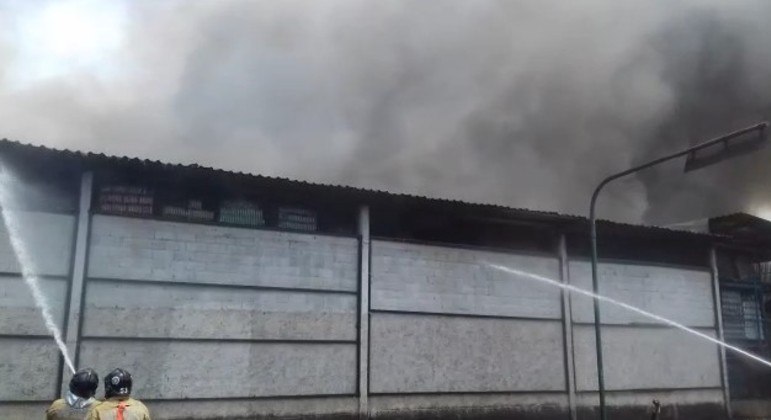 Incêndio atinge Ceasa, na zona norte do Rio, pelo segundo dia consecutivo