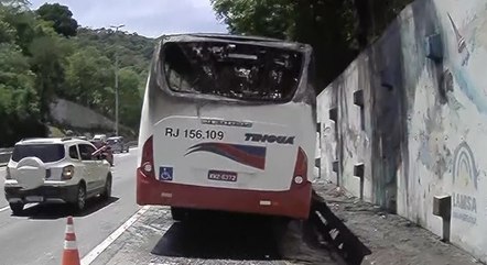 Incêndio destruiu o coletivo 