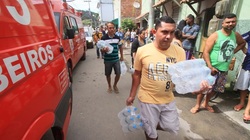 Base é montada em escola para receber desabrigados em Niterói 