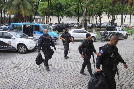 Presos e apreensões foram levados para Cidade da Polícia