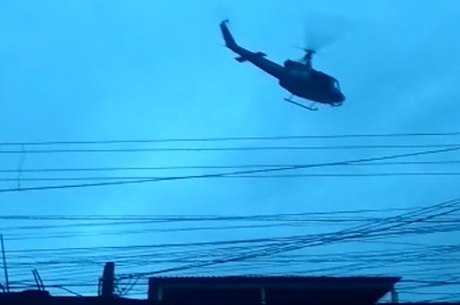 Helicóptero deu apoio a operação na Vila Vintém