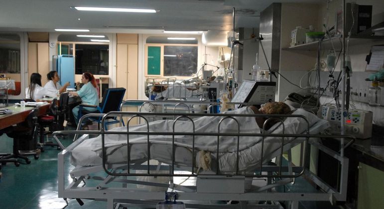 Após aumento de casos de covid-19 em Manaus, hospitais voltam a instalar câmaras frigoríficas