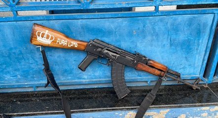 Fuzil AK-47 foi apreendido na ação da polícia