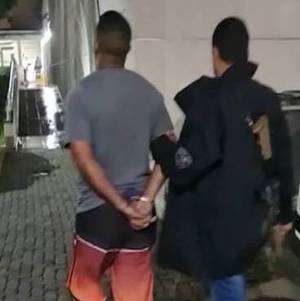 Polícia prende criminoso
