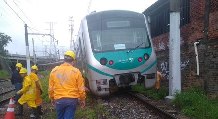 Trem descarrila próximo ao Mercadão de Madureira 
