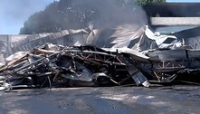 Galpão de empresa de limpeza é atingido por incêndio na Baixada Fluminense