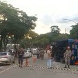 Ônibus tomba e deixa feridos na zona norte; bombeiros estão no local (Reprodução/Record Rio)