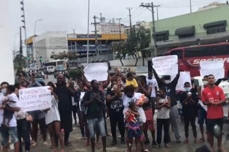 Protesto pediu justiça após mortes de crianças 