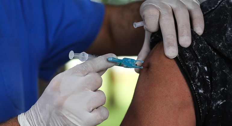Cidade de SP segue vacinando público contra a gripe 