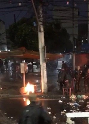 Moradores fizeram manifestação na rua Cândido Benício