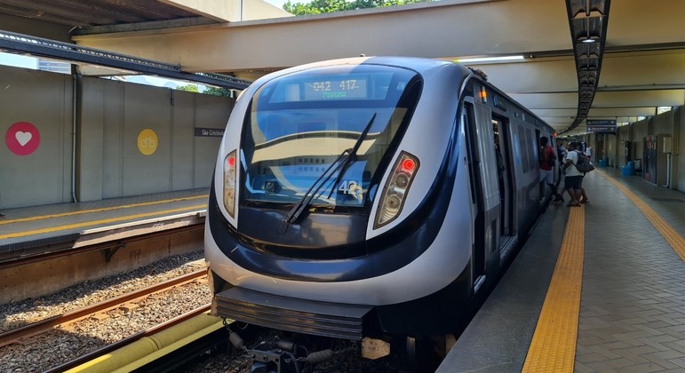 Metrô funciona em horário especial neste domingo (25), das 7h às 23h