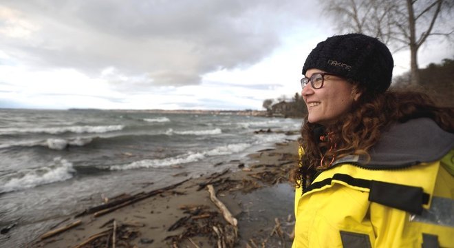 Rachael Miller, fundadora da empresa Cora Ball, se dedica a evitar a contaminação por microplástico dos oceanos