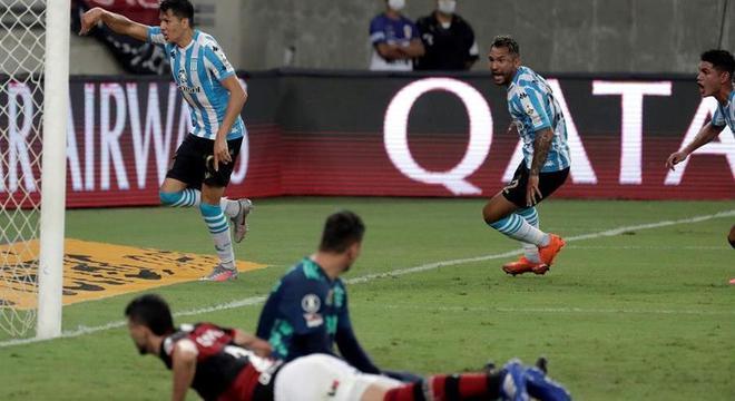 Corinthians ainda é zoado por 'torneio de verão' 15 anos após a conquista  do título - Fotos - R7 Futebol