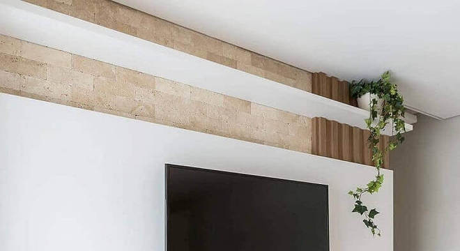 racks modernos com painel branco