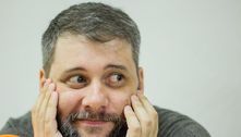 Professor bomba no Tik Tok ao ouvir pedidos inusitados de alunos