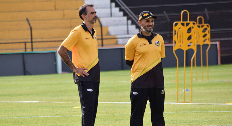 Rafael Guanaes (à direita) durante treino do Novorizontino