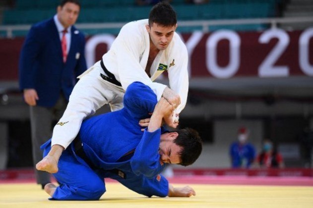 Rafael Macedo perdeu para o cazaque Islam Bozbayev por ippon. nos primeiros 30 segundos de luta, e  se despede dos Jogos Olímpicos de Tóquio.