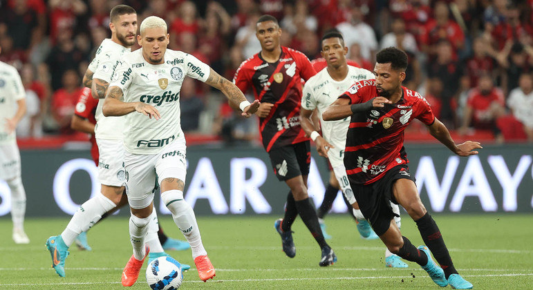 Rafael Navarro não conseguiu provar ser o artilheiro que o Palmeiras precisa