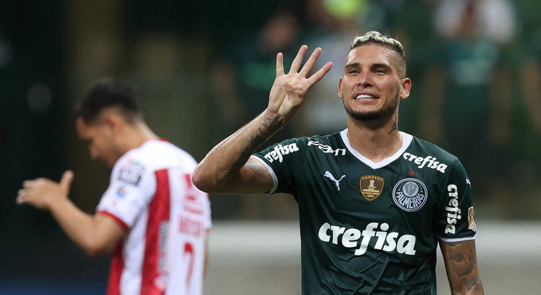 Navarro enfim desencantou e fez quatro gols na goleada do Palmeiras na Libertadores
