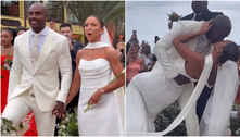 Rafael Zulu usa terno branco, e Aline Becker escolhe vestido tubinho para casamento 