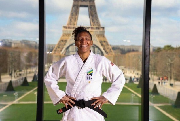 Rafaela SilvaModalidade: judôUma das maiores judocas da história do país tem sua história marcada por altos e baixos. A maior honraria da carreira veio em 2016, ao conquistar a medalha de ouro nas Olimpíadas do Rio. Após vencer o Pan de 2019, foi suspensa por doping e ficou longe dos tatames por dois anos. Voltou, foi campeã mundial e segue na ativa
