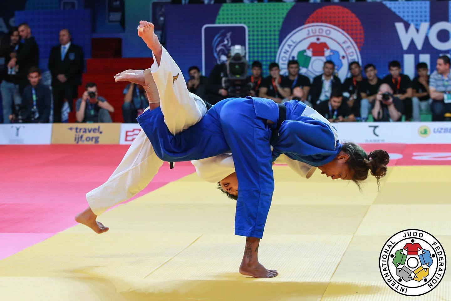 Rafaela Silva vence japonesa e é bicampeã mundial de judô - Esportes - R7 Mais Esportes
